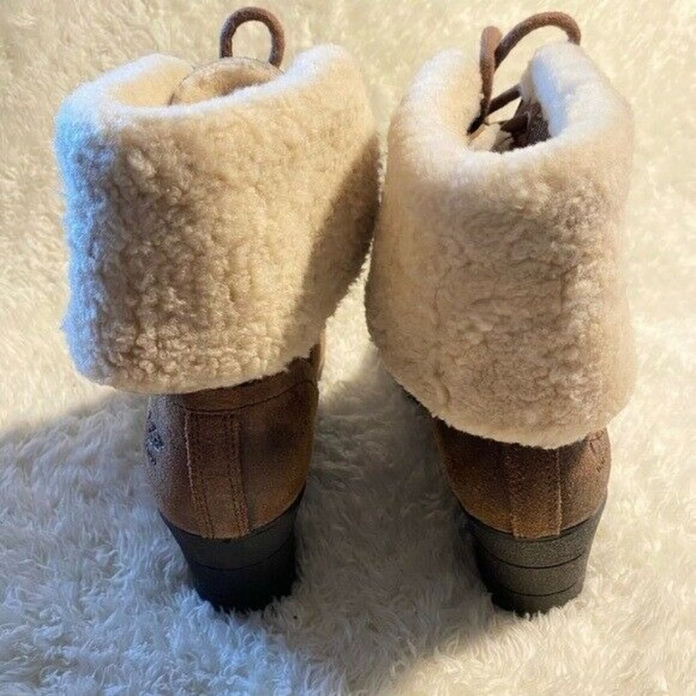 UGG Leather Zea Shearling Lace Up Ankle WEDGES Boots WATERPROOF Size 9 - Picture 8 of 11